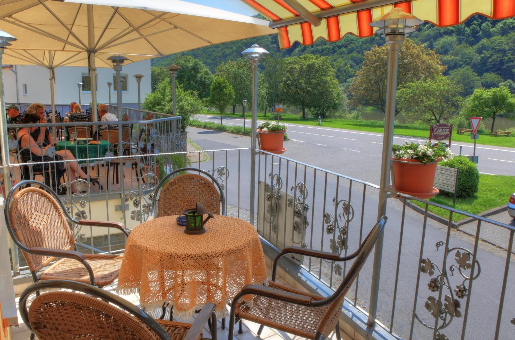 Hotel Moselterrasse Ediger-Eller Esterno foto